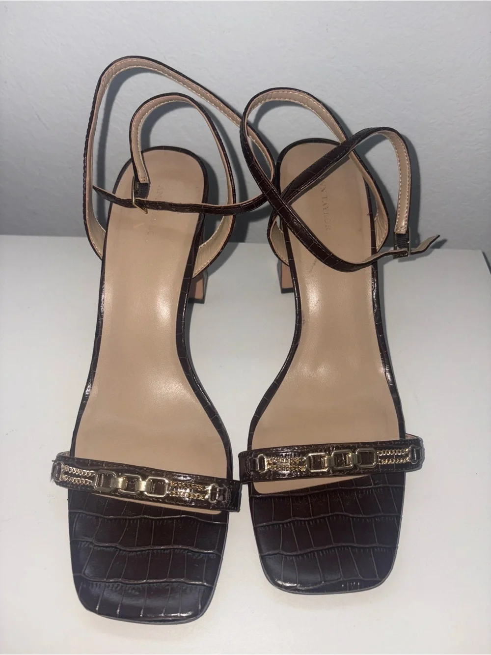 Ann Taylor Buckle Strap Brown Croc Embossed Leather Block Heel Strappy Sandal